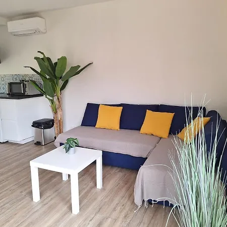 Pavillon 4 Personnes Entierement Renove Proche *